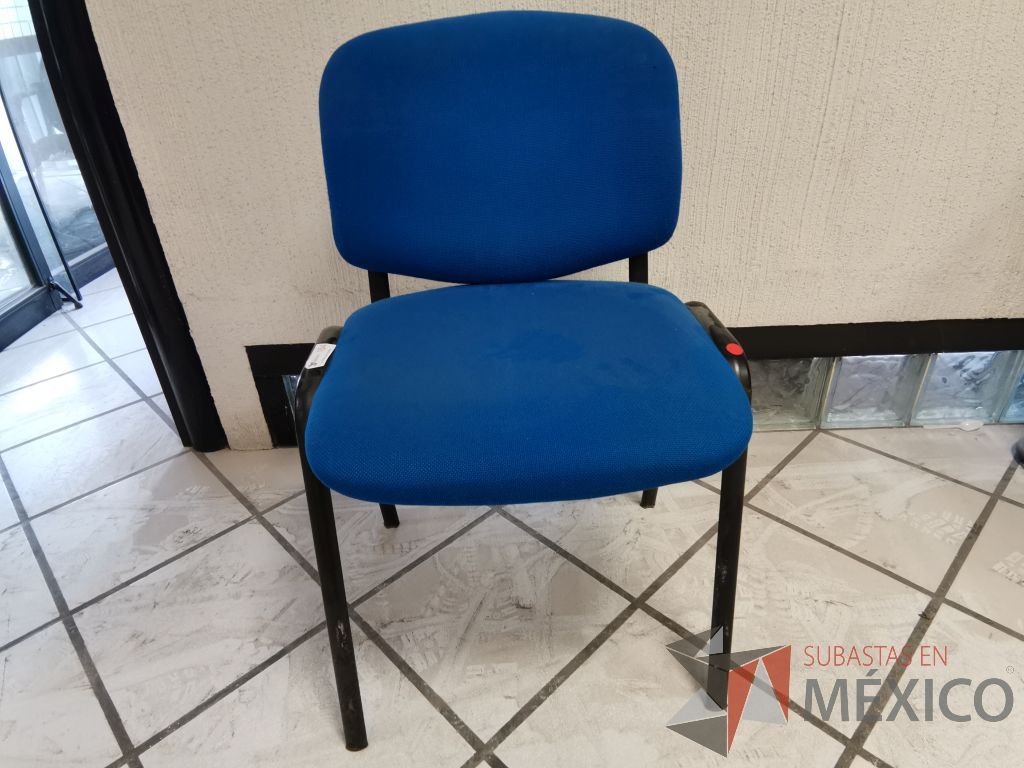 Lote 089 - 2 Silla de visita con asiento y respaldo en tela color azul