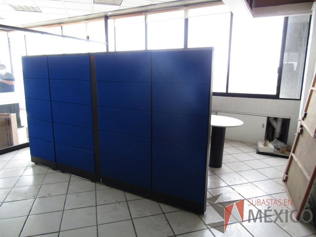 Lote 091 - Estación de trabajo para 2 personas con 5 gavetas, dos escritorios en escuadra y 2 archiveros verticales de 3 cajones - Imagen 7