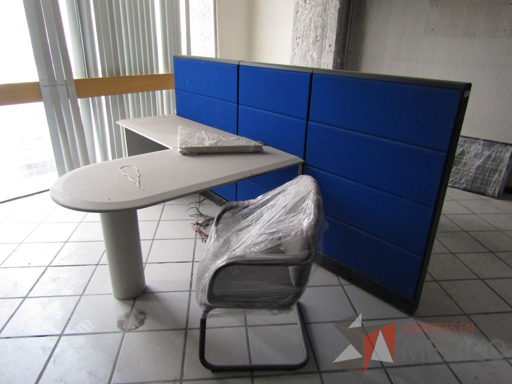 Lote 136 - Estación de trabajo para 2 personas con 1 repisa para documentos - Imagen 3