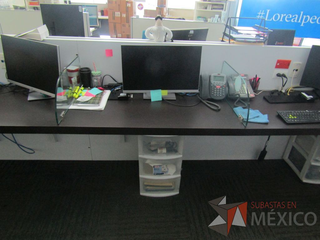 Lote 066 - Estación de trabajo lineal para 4 personas con cubierta color café - Imagen 8