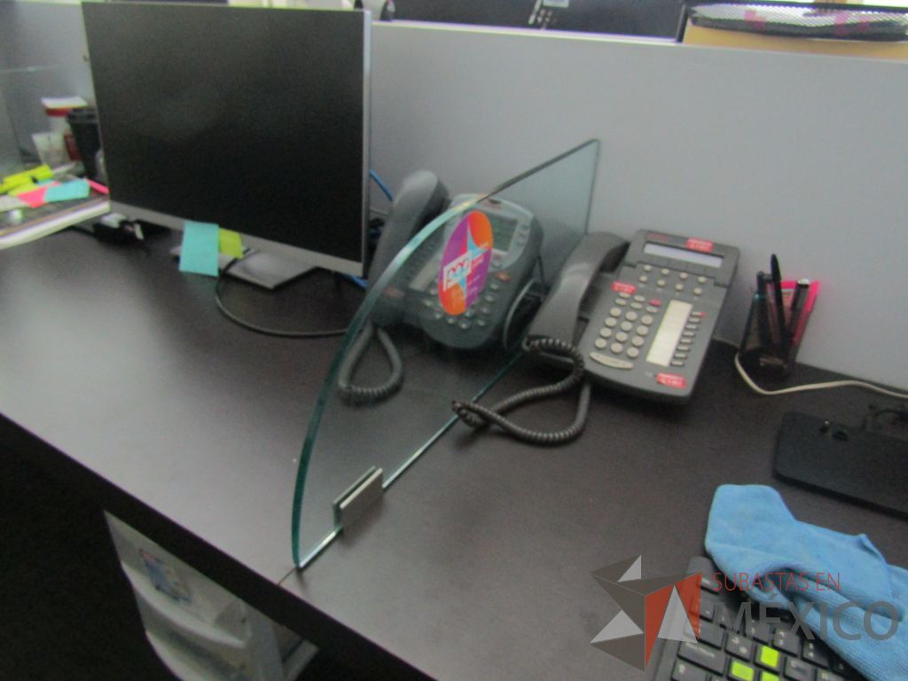 Lote 066 - Estación de trabajo lineal para 4 personas con cubierta color café - Imagen 10