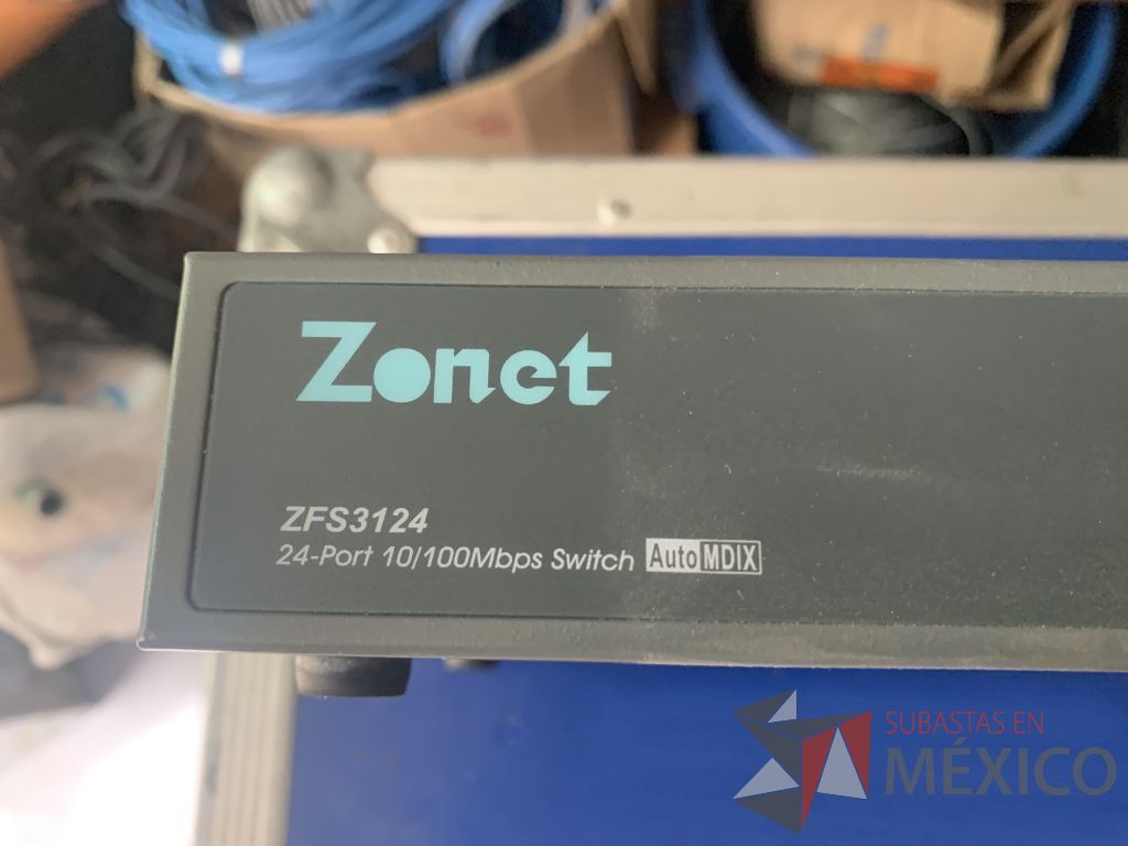 Lote 143 - 5 switch de red 4 de 24 salidas y 1 de 16 salidas varias marcas (Zonet,C-net,Trendnet,Baseline) - Imagen 10