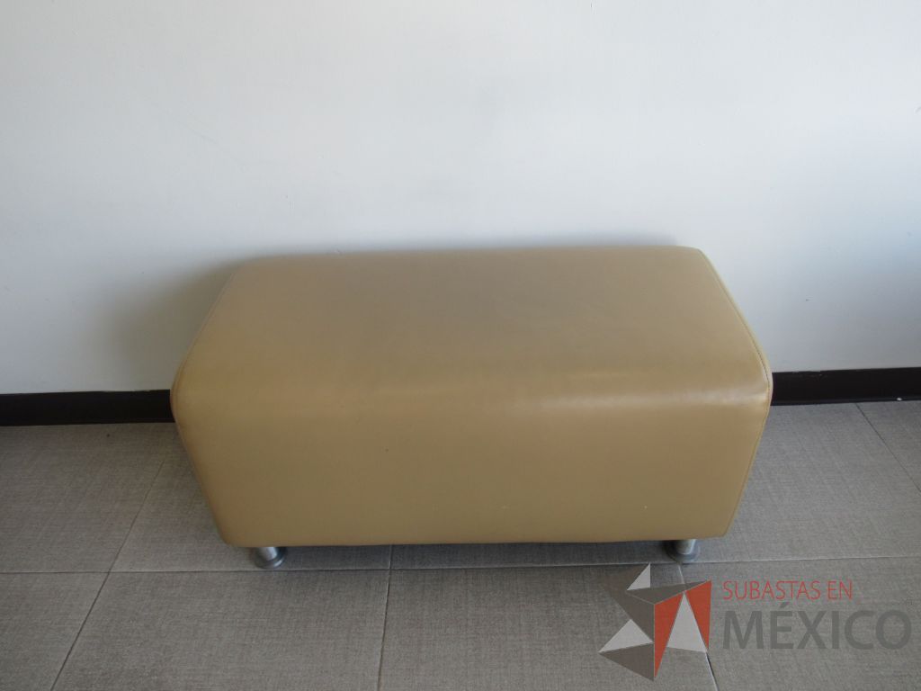 Lote 071 - 4 Taburete rectangulares con cuatro patas metálicas tipo piel - Imagen 2