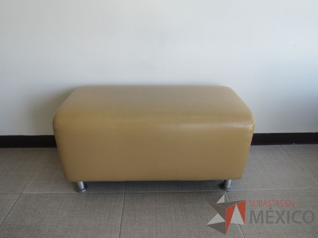 Lote 071 - 4 Taburete rectangulares con cuatro patas metálicas tipo piel - Imagen 3