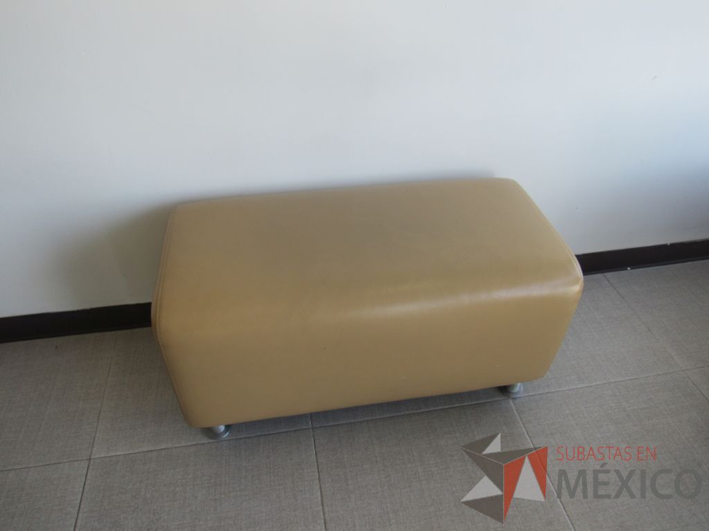 Lote 071 - 4 Taburete rectangulares con cuatro patas metálicas tipo piel - Imagen 4