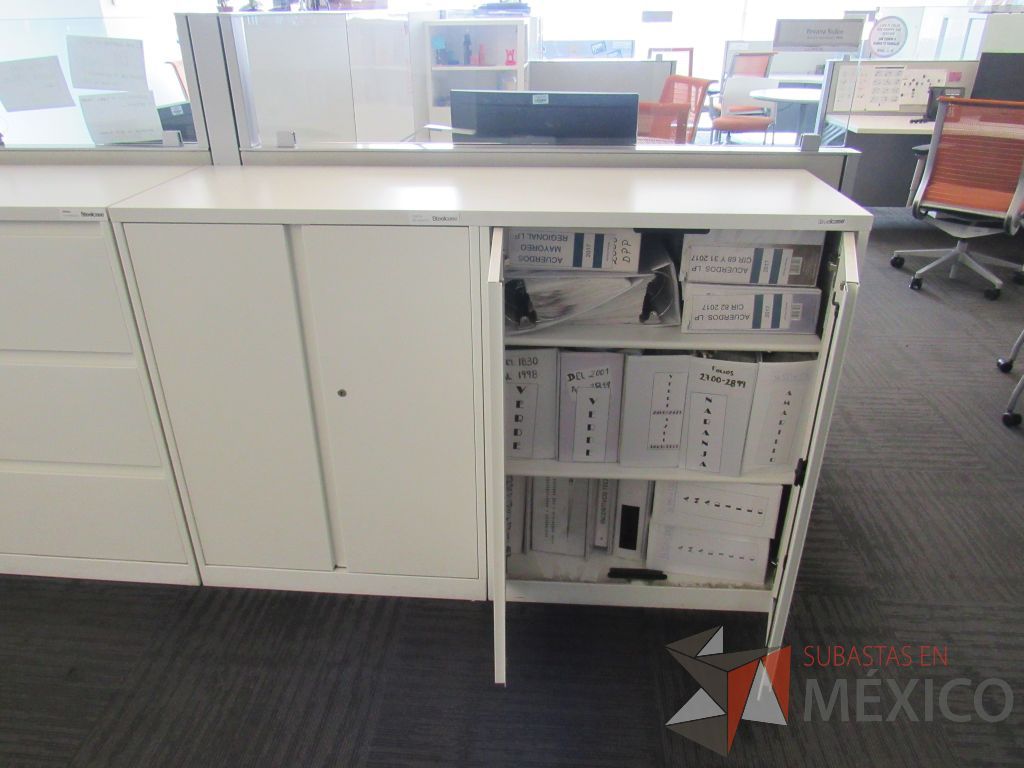 Lote 138 - 2 cubiertas con 2 Gabinetes metálicos, 4 puertas y 4 entrepaños color blanco - Imagen 10