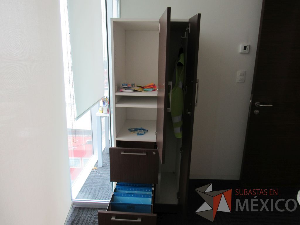 Lote 127 - Gabinete alto con 2 puertas y 2 cajones color café - Imagen 3