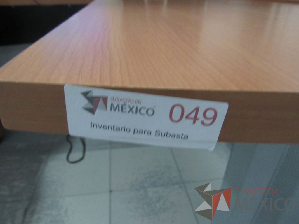 Lote 012 - Escritorio en forma de herradura para 1 persona con archivero móvil de 3 cajones. - Imagen 10