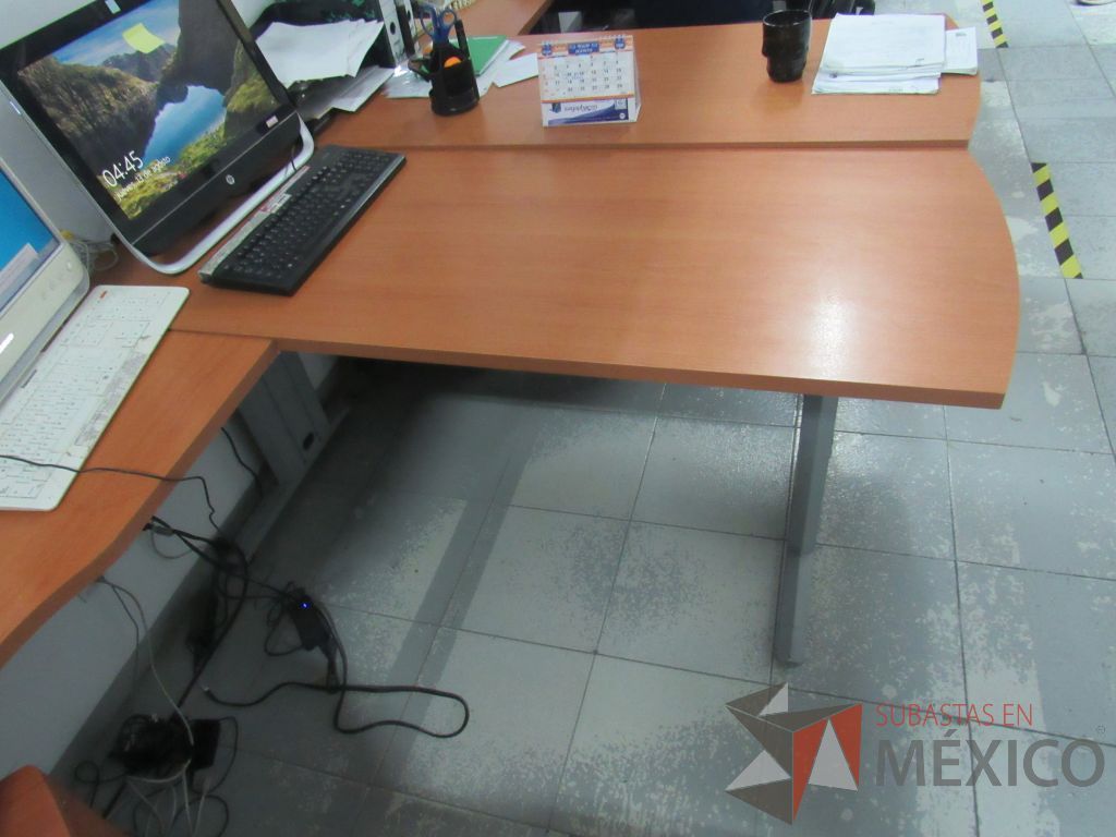 Lote 012 - Escritorio en forma de herradura para 1 persona con archivero móvil de 3 cajones. - Imagen 12