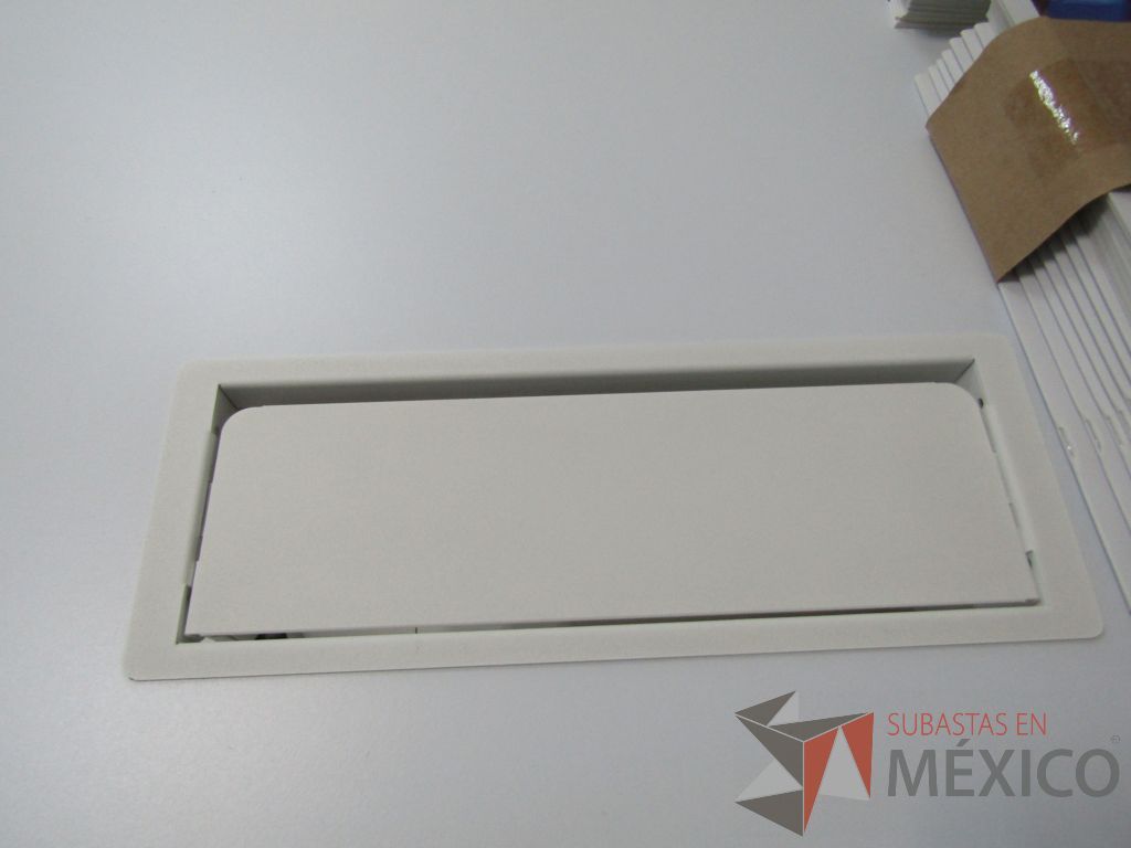 Lote 028 - Escritorio para 1 persona con división de vidrio, orificio para conexiones y archivero de 2 cajones color blanco - Imagen 12