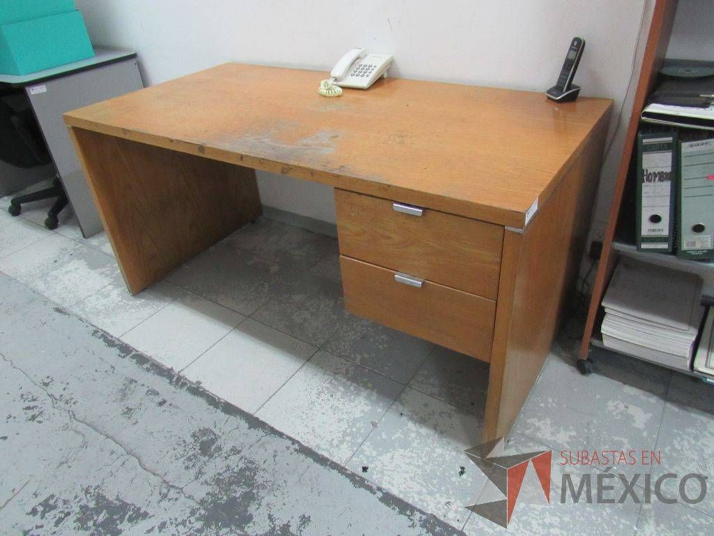 Lote 035 - Escritorio con 2 cajones de madera. - Imagen 3