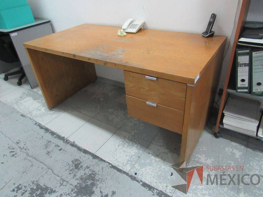 Lote 035 - Escritorio con 2 cajones de madera. - Imagen 4