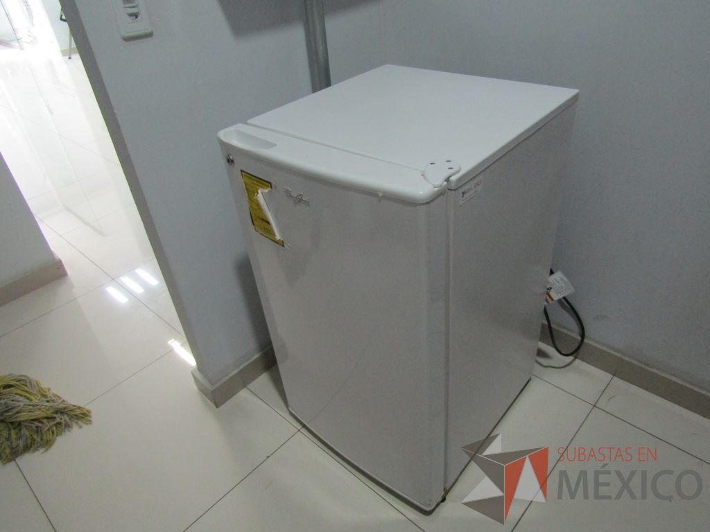 Lote 036 - Frigobar, Marca: WHIRPOOL, Modelo: WS5501Q. - Imagen 4