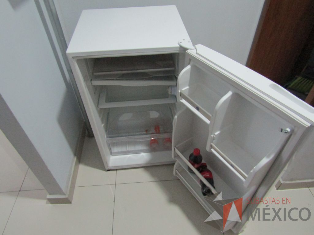 Lote 036 - Frigobar, Marca: WHIRPOOL, Modelo: WS5501Q. - Imagen 7