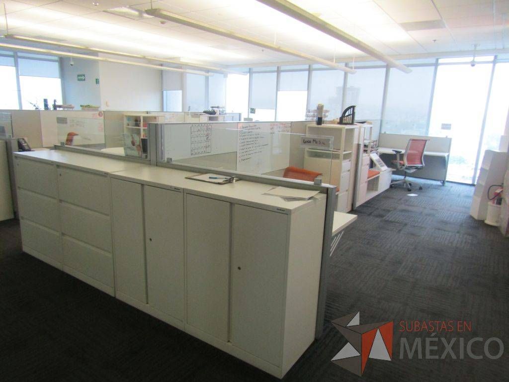 Lote 008 - Estación de trabajo para 5 personas, 3 credenzas de 1 cajón,1 espacio para documentos
