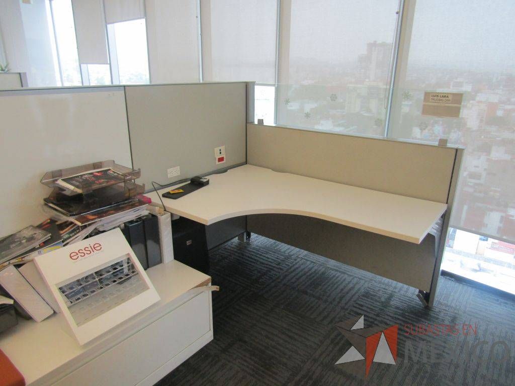 Lote 008 - Estación de trabajo para 5 personas, 3 credenzas de 1 cajón,1 espacio para documentos - Imagen 9