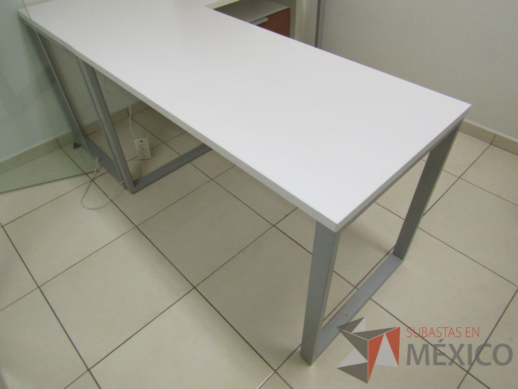 Lote 004 - Escritorio para 1 persona con cubierta color blanco y archivero vertical de 2 cajones color blanco - Imagen 10