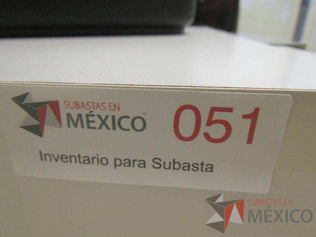 Lote 004 - Escritorio para 1 persona con cubierta color blanco y archivero vertical de 2 cajones color blanco - Imagen 9