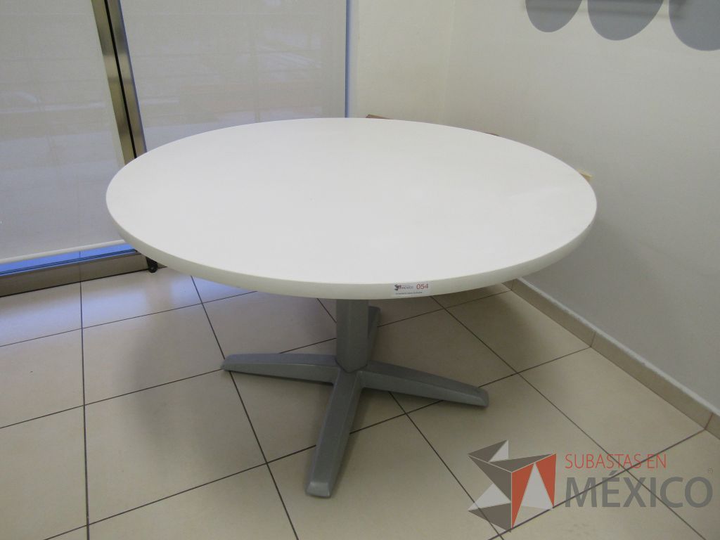 Lote 010 - Mesa de trabajo circular con base metálica. - Imagen 11