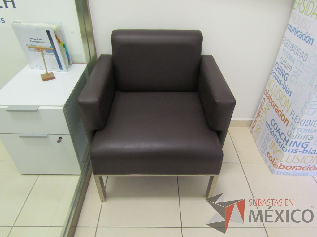 Lote 007 - Sillón de 1 plaza tipo piel color café. - Imagen 3
