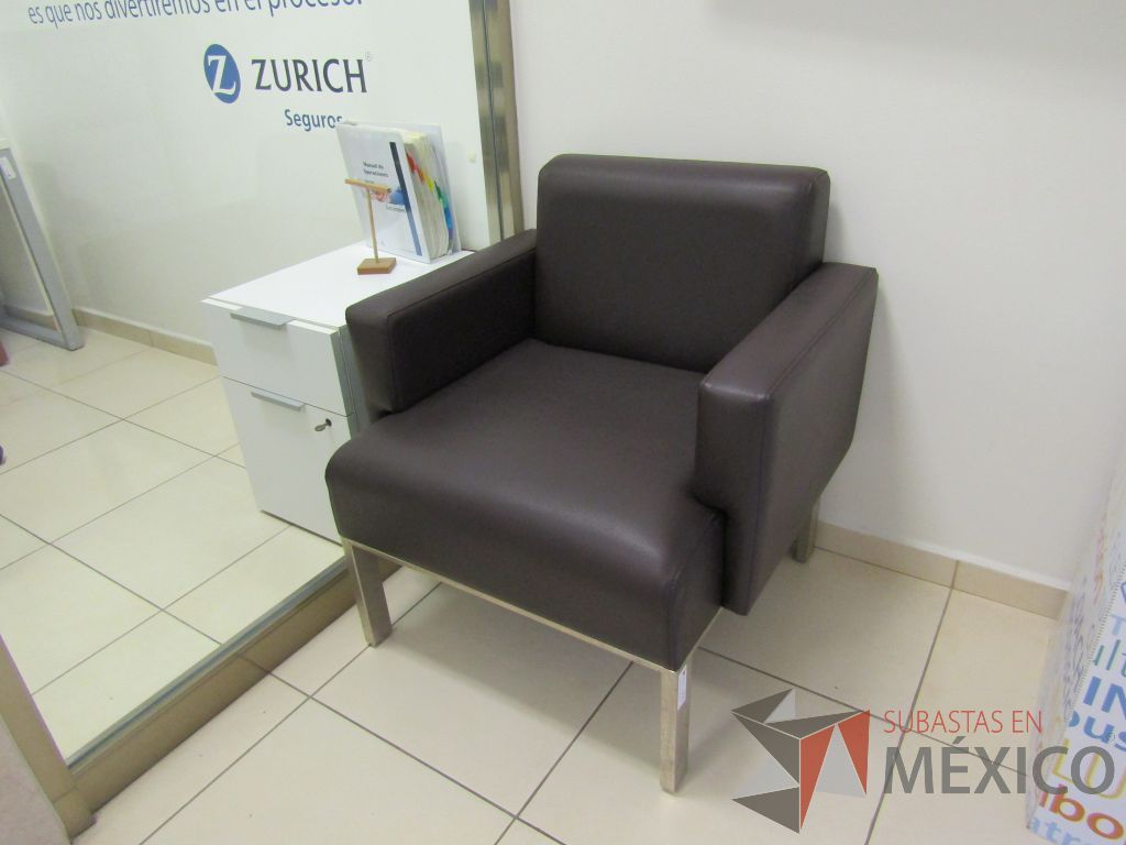 Lote 007 - Sillón de 1 plaza tipo piel color café. - Imagen 6