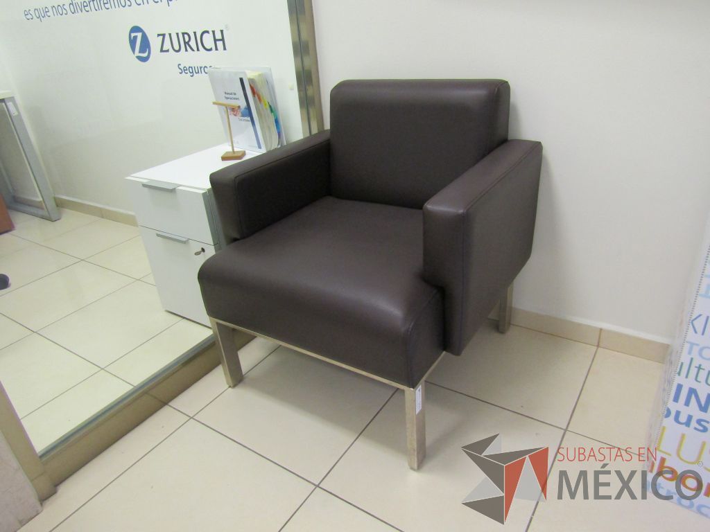 Lote 007 - Sillón de 1 plaza tipo piel color café. - Imagen 7