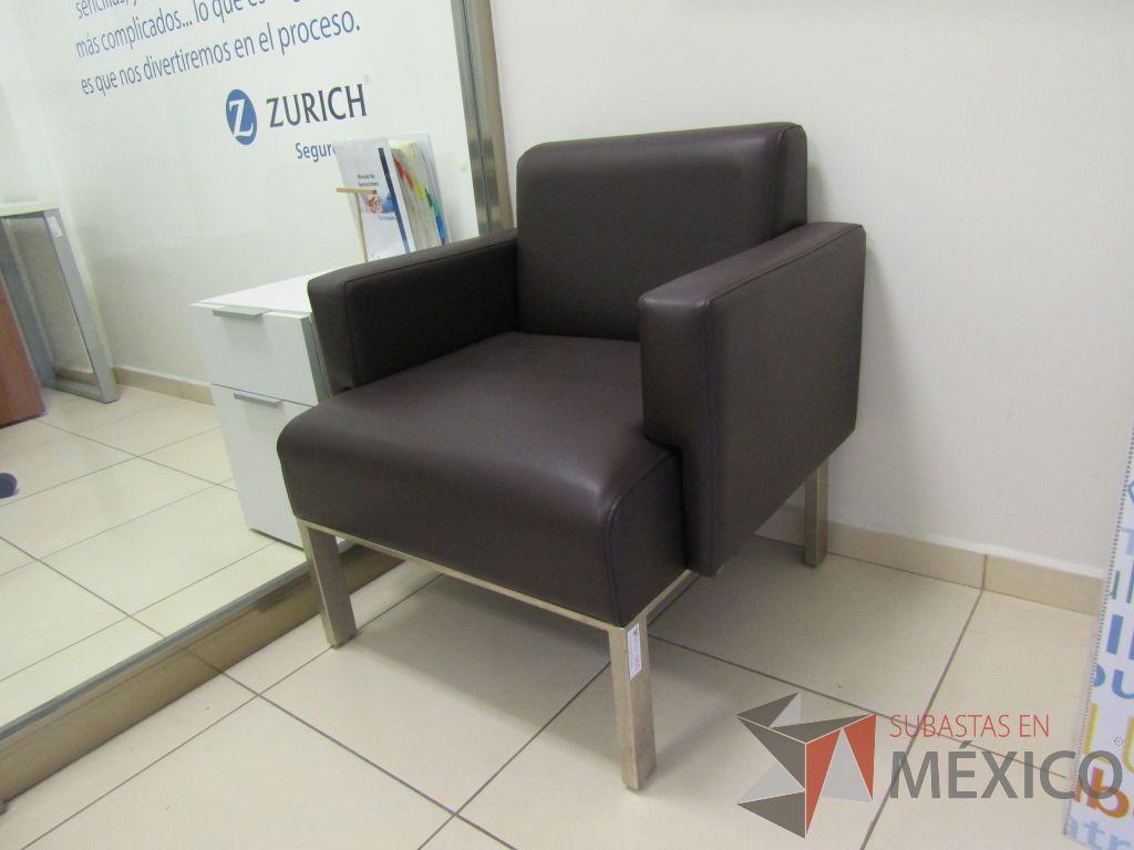 Lote 007 - Sillón de 1 plaza tipo piel color café. - Imagen 8