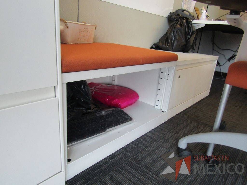 Lote 117 - Estación de trabajo para 5 personas 1 credenza de 1 cajón,1 espacio para documentos - Imagen 7