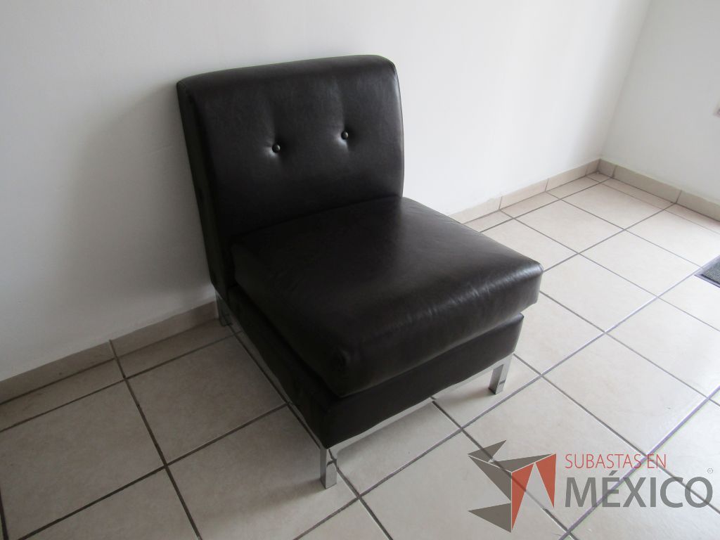 2 Sillones de 1 plaza, tipo piel color negro - Imagen 3