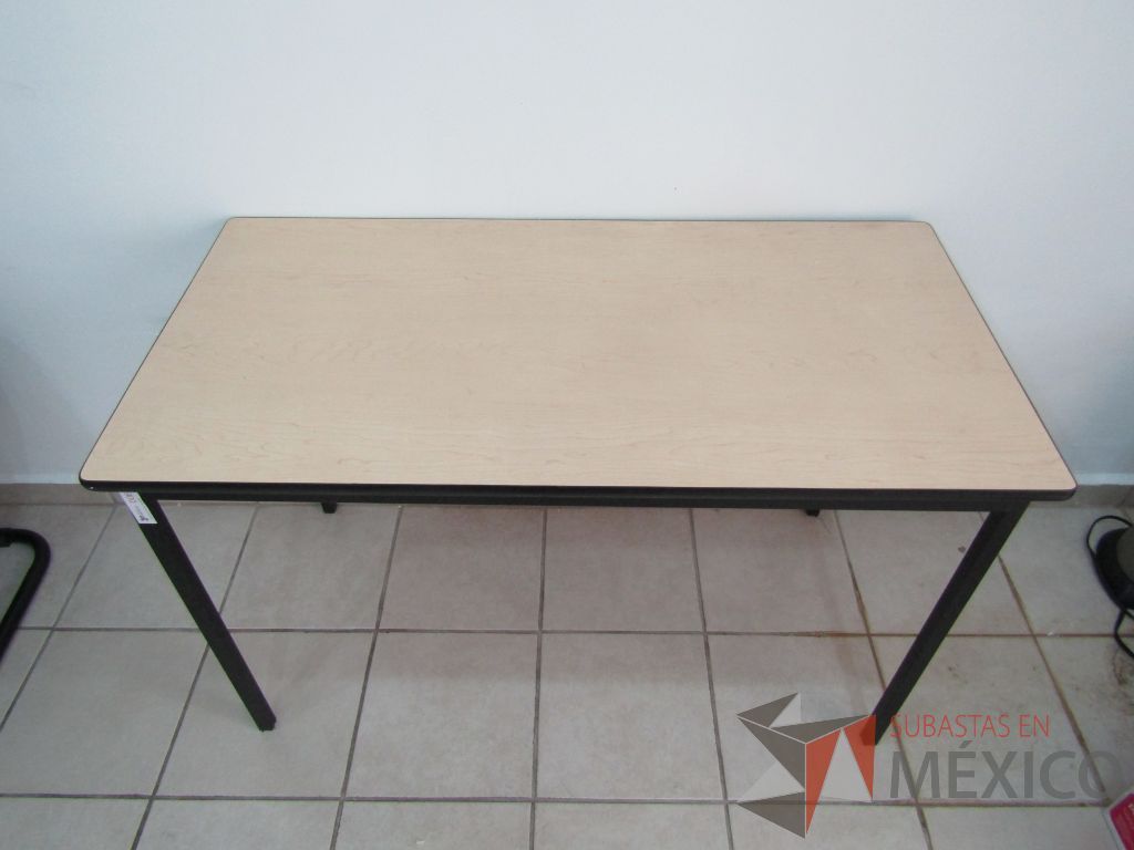 Mesa de trabajo con 4 patas y cubierta de madera - Imagen 6