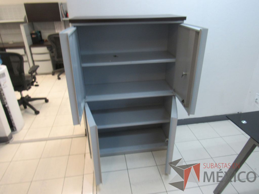 Lote 003 - Gabinete metálico alto de 4 puertas - Imagen 7