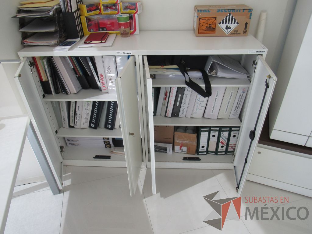 Lote 023 - 2 Gabinetes metálicos con 1 cubierta, 4 puertas y 4 entrepaños color blanco - Imagen 6