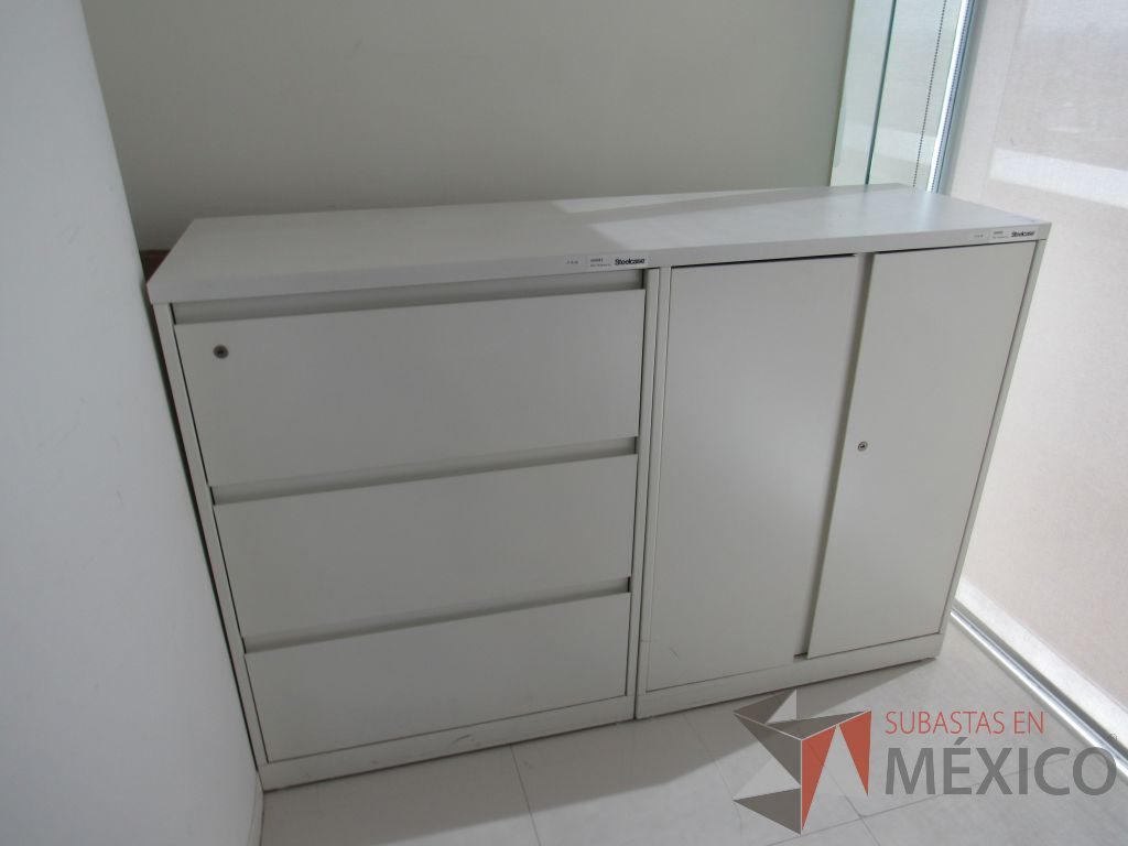 Lote 011 - Archivero Horizontal de 3 cajones, Gabinete de 2 puertas con 1 entrepaño y 1 cubierta color blanco