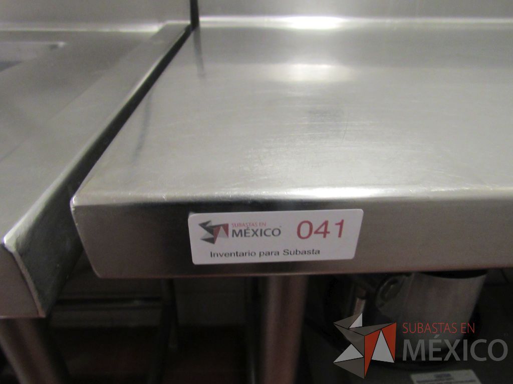 Lote 002 - Mesa de Trabajo de Acero Inoxidable Estándar con Zoclo, Repisa Inferior y 4 patas - Imagen 2