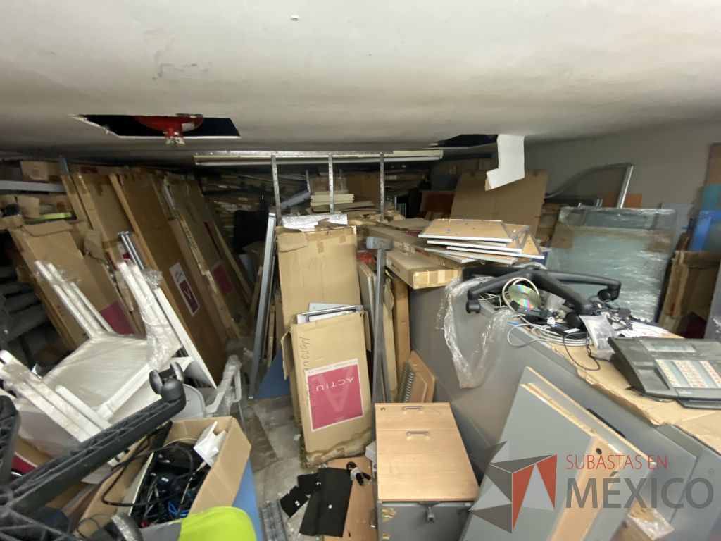 Lote 086 - 350 piezas de mampara y accesorios para estaciones de trabajo - Imagen 6