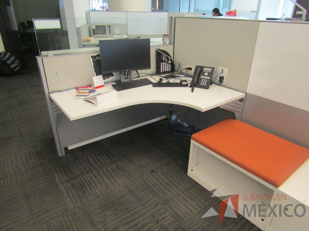 Lote 037 - Estación de trabajo para 6 personas, 2 credenza de 1 cajón,1 espacio para documentos y cojín de tela color naranja - Imagen 9