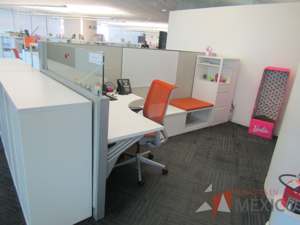 Lote 060 - Estación de trabajo para 2 personas, 1 credenza de 1 cajón,1 espacio para documentos y cojín de tela color naranja - Imagen 3