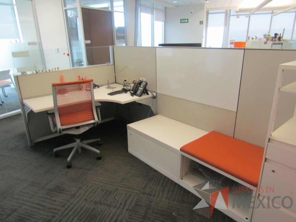 Lote 060 - Estación de trabajo para 2 personas, 1 credenza de 1 cajón,1 espacio para documentos y cojín de tela color naranja - Imagen 4