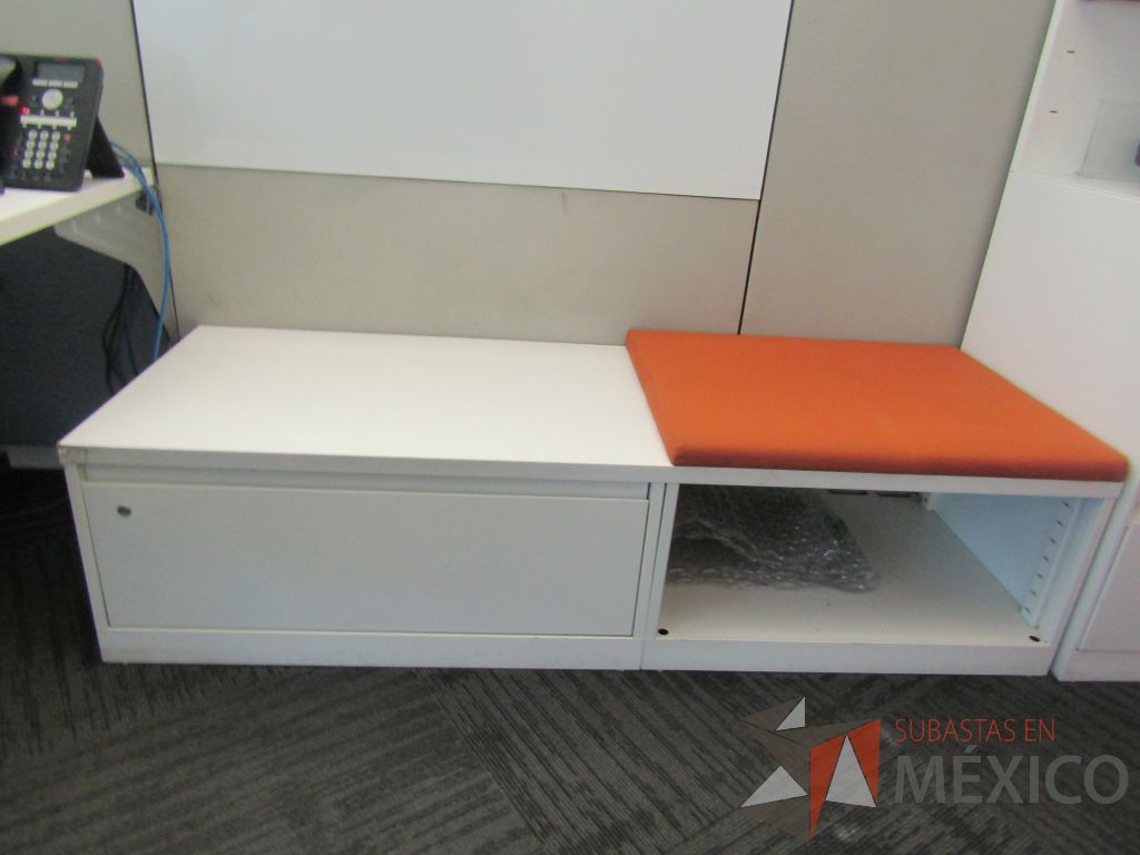 Lote 060 - Estación de trabajo para 2 personas, 1 credenza de 1 cajón,1 espacio para documentos y cojín de tela color naranja - Imagen 6