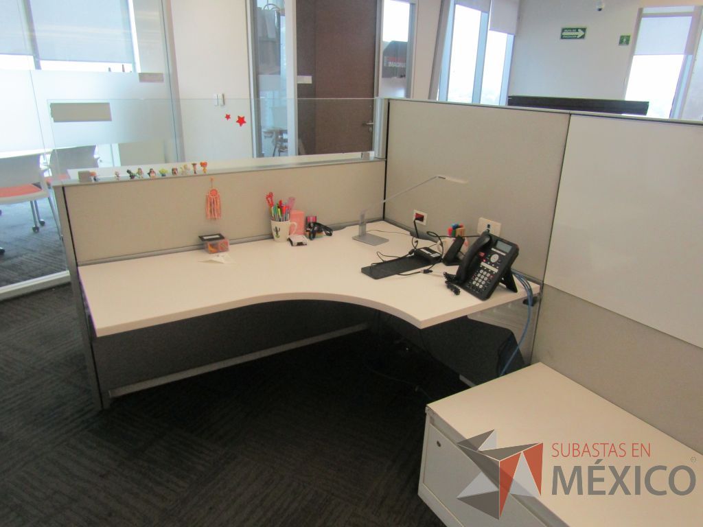 Lote 060 - Estación de trabajo para 2 personas, 1 credenza de 1 cajón,1 espacio para documentos y cojín de tela color naranja - Imagen 7