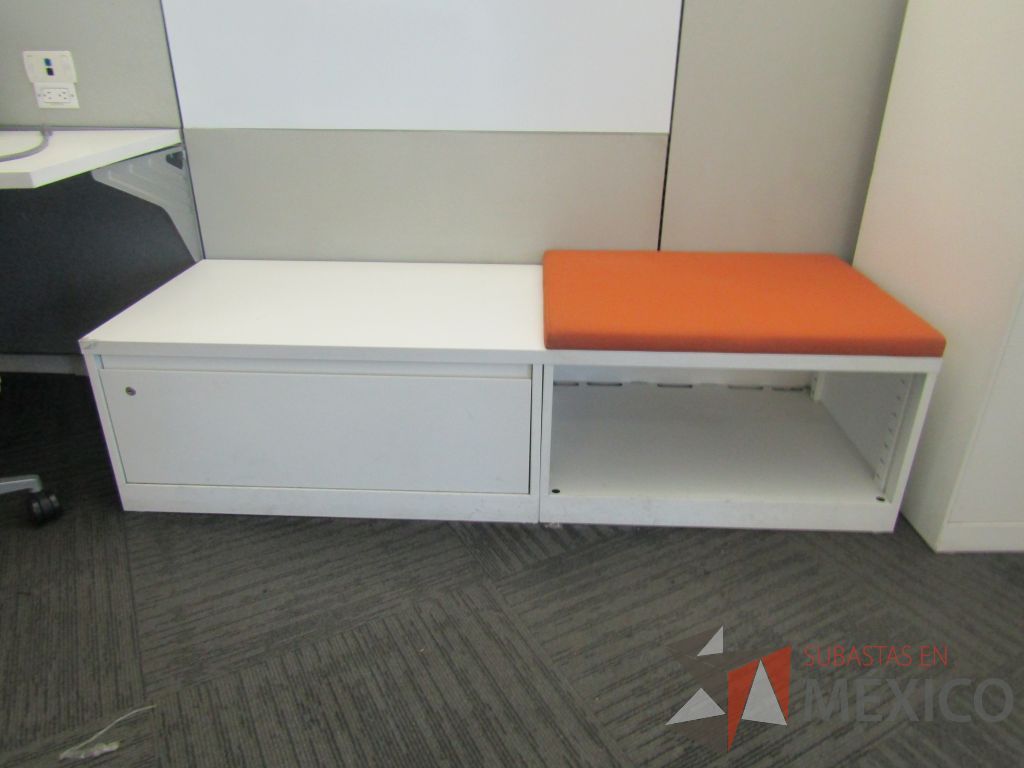 Lote 060 - Estación de trabajo para 2 personas, 1 credenza de 1 cajón,1 espacio para documentos y cojín de tela color naranja - Imagen 9
