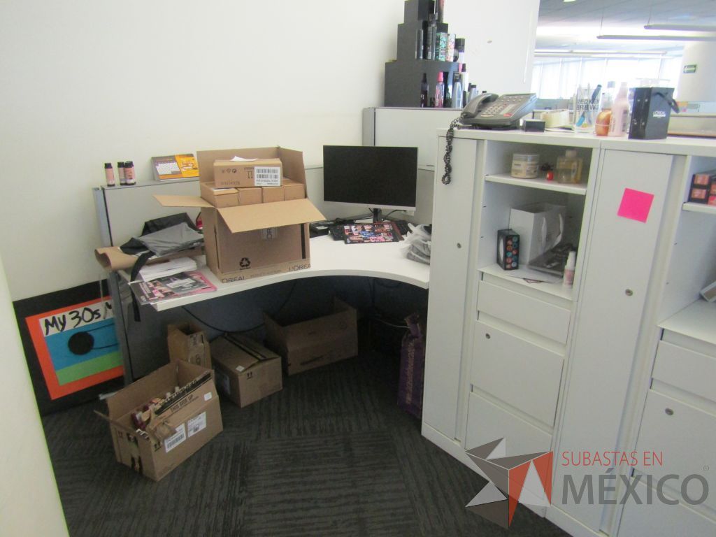 Lote 061 - Estación de trabajo para 3 personas, 1 credenza de 1 cajón,1 espacio para documentos y cojín de tela color naranja - Imagen 5