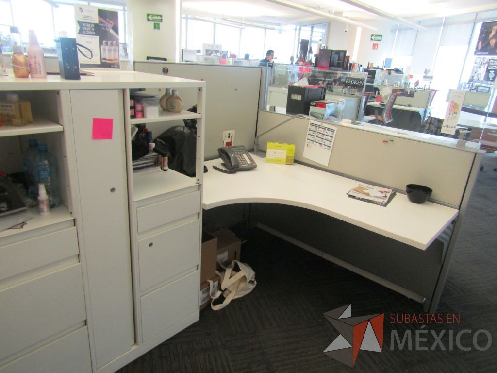 Lote 061 - Estación de trabajo para 3 personas, 1 credenza de 1 cajón,1 espacio para documentos y cojín de tela color naranja - Imagen 6