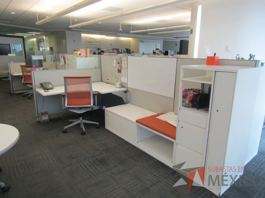Lote 063 - Estación de trabajo para 5 personas 1 credenza de 1 cajón,1 espacio para documentos y cojín de tela color naranja - Imagen 9