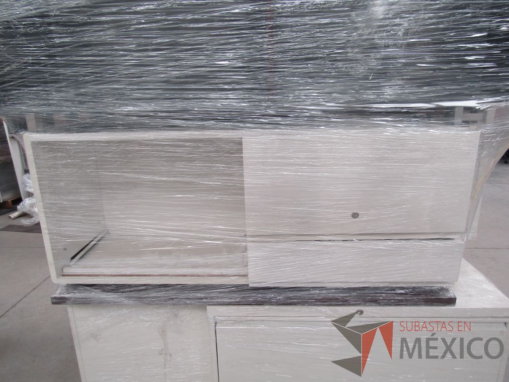 Lote 014 - 8 Piezas de credenzas de varios modelos, archviero de 2 cajones, gabinetes y barra - Imagen 9