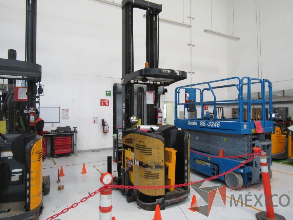 Lote 003 - Montacargas, Caterpillar NR4500P, año 2005 en mal estado