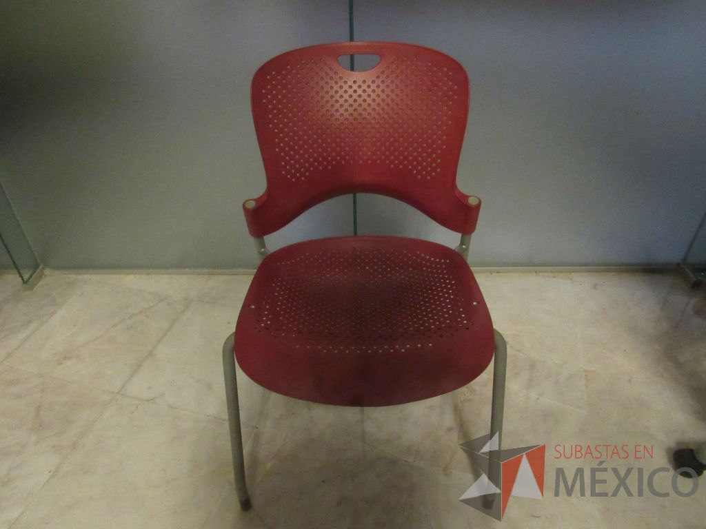 Lote 282d - Silla de visita con 4 patas metálicas con asiento y respaldo color amarillo - Imagen 5