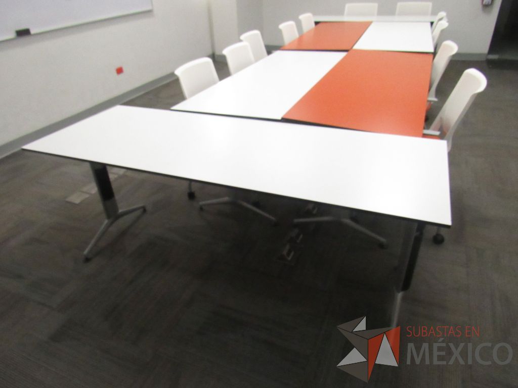 Lote 327a - Mesa de trabajo con base metálica y cubierta color naranja - Imagen 3