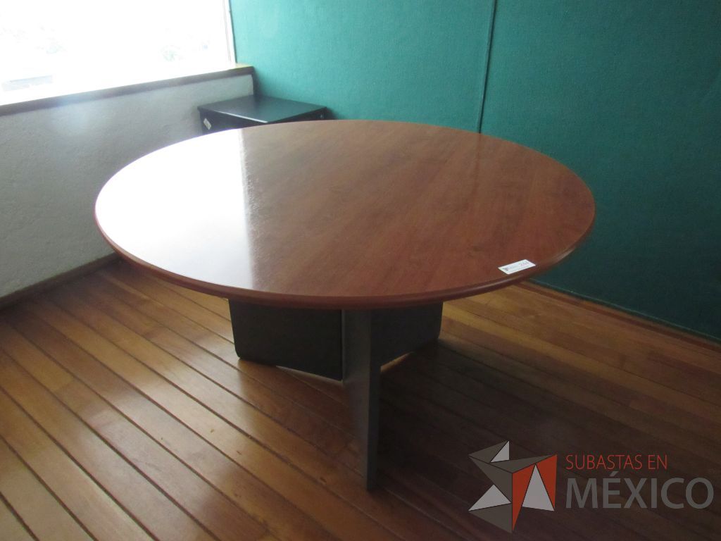 Lote 290 - Mesa de trabajo circular con base color negro, cubierta color madera y archivero vertical - Imagen 2