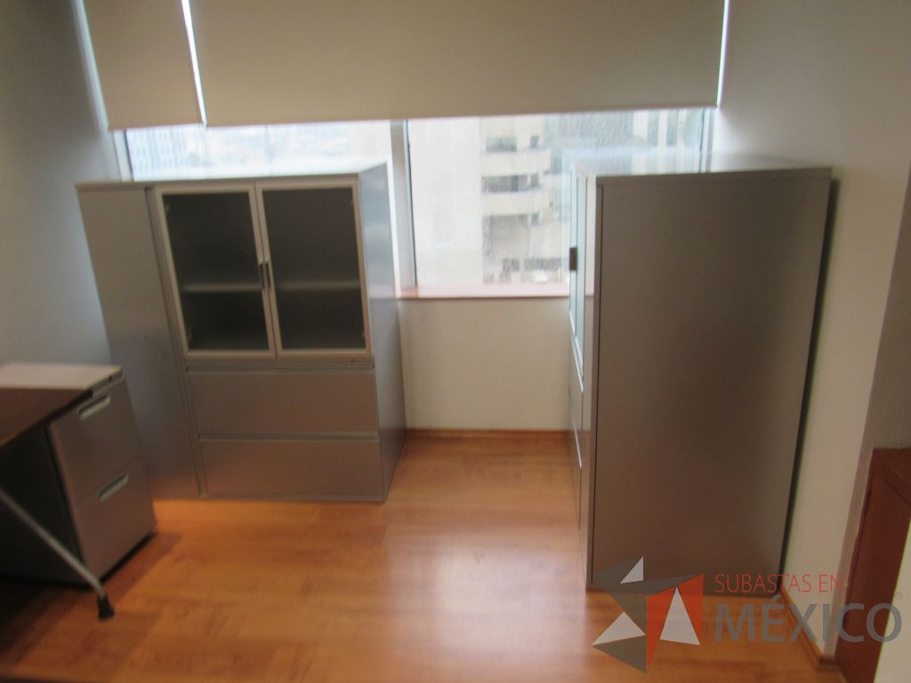 Lote 297 - Gabinete con 2 cajones 3 puertas, espacio para ganchos y 1 entrepaño - Imagen 6